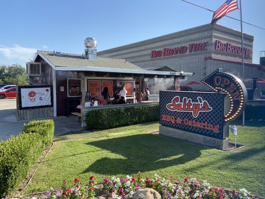 Salty's BBQ by null