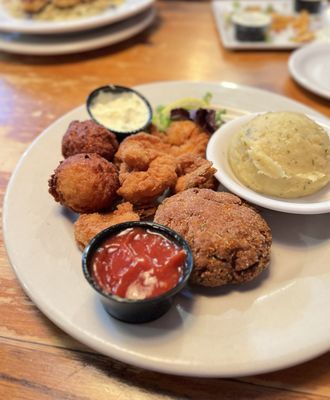 Harpoon Larry's Fish House & Oyster Bar by null