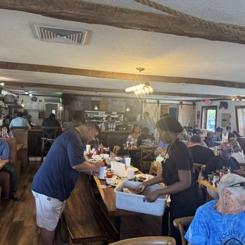 The Hen and The Hog - Dining room - Breakfast & Brunch Near Me - Pompano Beach, Florida The Hen and The Hog - Dining room - Breakfast & Brunch Near Me - Pompano Beach, Florida