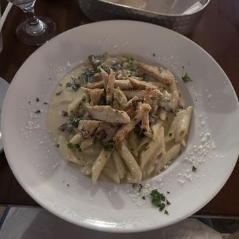 Volare Restaurant - Chicken Gorgonzola, mushrooms, spinach and cheese sauce. (Delicious) - Pizza Near Me - San Antonio, Texas Volare Restaurant - Chicken Gorgonzola, mushrooms, spinach and cheese sauce. (Delicious) - Pizza Near Me - San Antonio, Texas