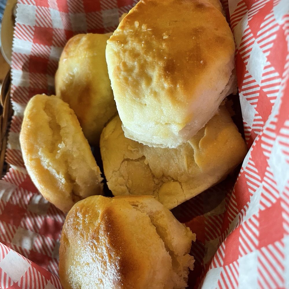 Cracker Barrel Old Country Store - Buttermilk biscuits - American Near Me - Bardstown, Kentucky