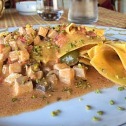 Le Vedute - Ordini un primo con pesce spada e pistacchi di Bronte aspettandoti un pezzo di Sicilia in Toscana e ti arriva con la panna...