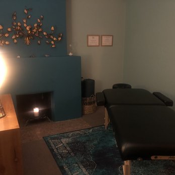 Zanta Body Work - Massage room with candles and soft lighting - Massage Therapy Near Me - Oakland, California Zanta Body Work - Massage room with candles and soft lighting - Massage Therapy Near Me - Oakland, California
