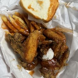 Harolds chicken Plainfield - Wings and fries