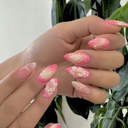 Nail Artist: Vivian