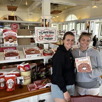 Collin Street Bakery - The best - Bakeries Near Me - Bellmead, Texas