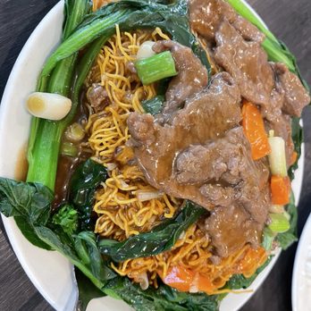 EAT Bistro - Beef Chow Mein (Crispy) - Cantonese Near Me - Rosemead, California