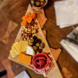 Barrel 33 Sandpoint - Charcuterie board, yum!