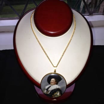 Rare & Flair - Vintage Porcelain necklace £15 - Used, Vintage & Consignment Near Me - Glasgow, GLG