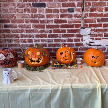 Berry Bowl - Halloween pumpkins & a ghost. - Juice Bars & Smoothies Near Me - Los Angeles, California