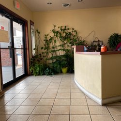 Brow & Nail Exprssions - Entrance