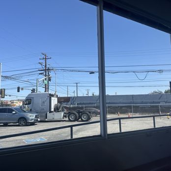 DP Star Automotive Offical Smog Test - Outside of shops waiting area - Smog Check Stations Near Me - Gardena, California DP Star Automotive Offical Smog Test - Outside of shops waiting area - Smog Check Stations Near Me - Gardena, California