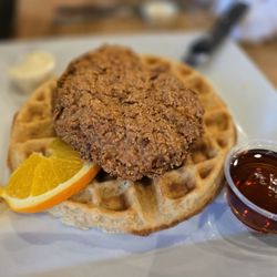 Georgia's Restaurant - Chicken and waffles - great quality