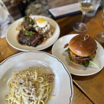 Fete - Pasta, burger, steak...mmmmm - New American Near Me - Honolulu, Hawaii