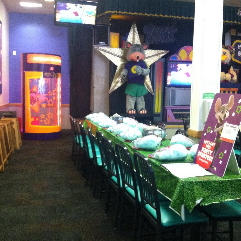 Chuck E. Cheese - Fun day with Omid - Pizza Near Me - West Hills, California