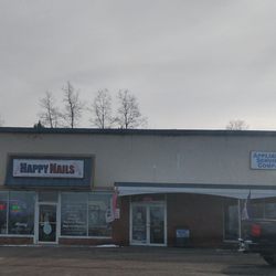 Nifty Nails Spa - Shopping plaza