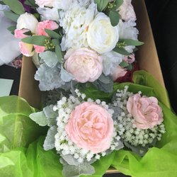 Artistry In Bloom - Preparing to ship my flowers to the out of state wedding location. Can't tell they are artificial, can you??