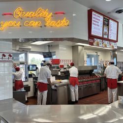 In-N-Out Burger - Always clean and organized!!
