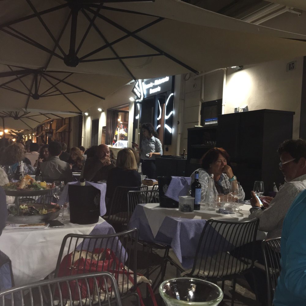 Antares - Nice and busy on a Saturday night in Cefalù - Pizza Near Me - Cefalù, Pennsylvania