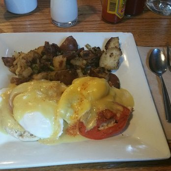 Howard Station Cafe - Salmon benedic - Juice Bars & Smoothies Near Me - Occidental, California