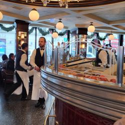 L'Alsace - Nice selection of fresh seafood.