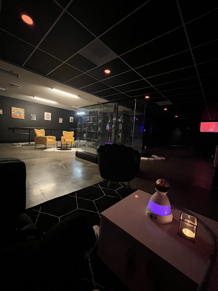 THE HEADY BOYZ HOOKAH LOUNGE 13 Photos 228 Riverside Ave, Roseville