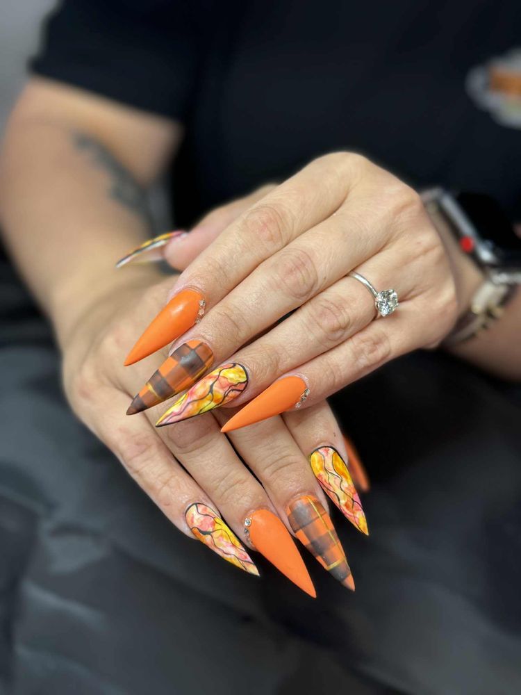 Exquisite Nails and Spa Logo