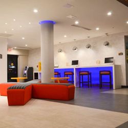 GLō Best Western Ft. Lauderdale-Hollywood Airport Hotel - Lobby and Business Center