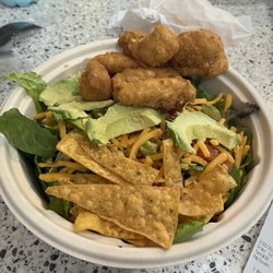 Crazy Bowls & Wraps - Santa Fe Salad with crunchy chicken
