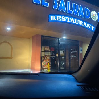 El Salvador Restaurant - They even turned off their open sign - Salvadoran Near Me - Irving, Texas