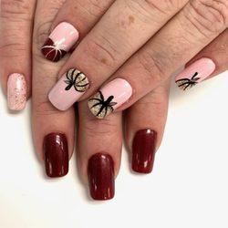 Lee Nails