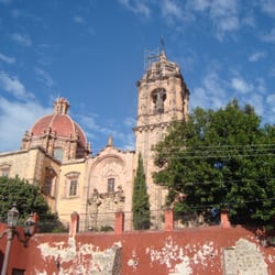 Departamento de Filosofía Letras e Historia - Iglesia de San Cayetano junto a Ex Convento.