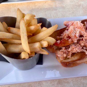 Salt On The Water - Lobster Roll - New American Near Me - Merrick, New York