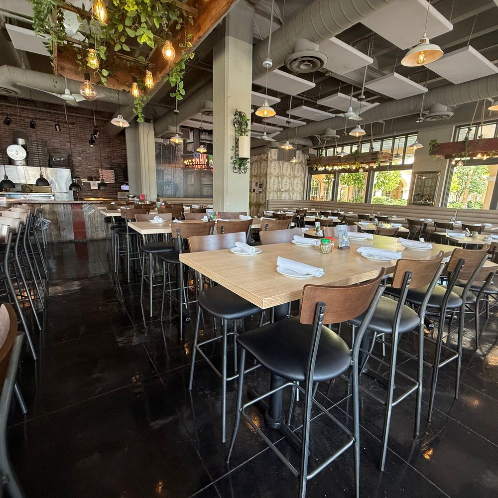 Crust Simply Italian - Seating area - Pizza Near Me - Chandler, Arizona