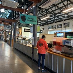 Nashville Farmers'  Market - Lots of choices