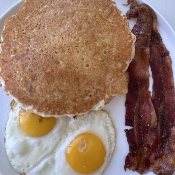 Bites & Bashes Cafe - The All American - Cafes Near Me - Lomita, California