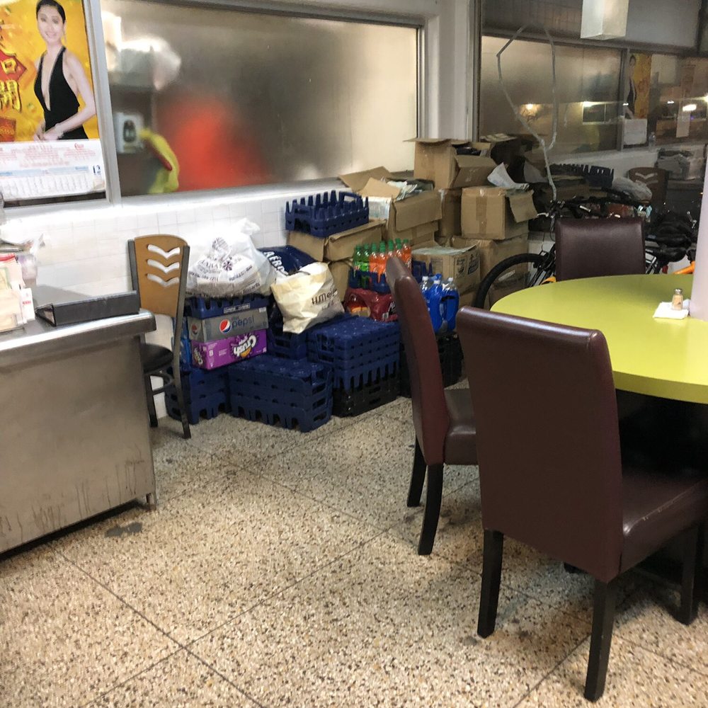 Jackie Chen - a kitchen with a table and chairs - Szechuan Near Me - Chesapeake, Virginia
