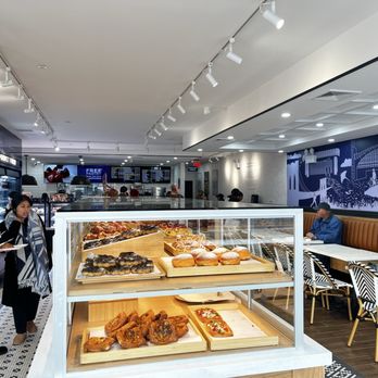 Paris Baguette - Inside - Bakeries Near Me - Brooklyn, New York Paris Baguette - Inside - Bakeries Near Me - Brooklyn, New York