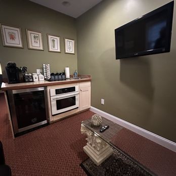 Bouchard Inn - Kitchenette - Hotels Near Me - Newport, Rhode Island