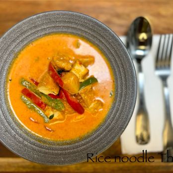 Rice Noodle Thai - Pineapple curry - Thai Near Me - Omaha, Nebraska Rice Noodle Thai - Pineapple curry - Thai Near Me - Omaha, Nebraska