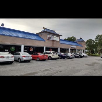The Crooked Cue - a parking lot full of cars - Pool Halls Near Me - Largo, Florida The Crooked Cue - a parking lot full of cars - Pool Halls Near Me - Largo, Florida