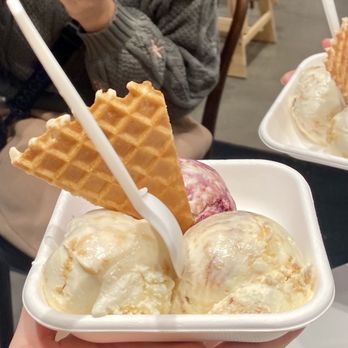 Jeni's Splendid Ice Creams - Gooey Butter Cake, Pineapple Upside Down Cake, and Brambleberry Crisp - Ice Cream & Frozen Yogurt Near Me - Durham, North Carolina Jeni's Splendid Ice Creams - Gooey Butter Cake, Pineapple Upside Down Cake, and Brambleberry Crisp - Ice Cream & Frozen Yogurt Near Me - Durham, North Carolina