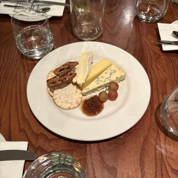 Mug House - Wine Bars Near Me - London, XGL