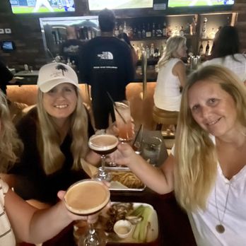 Side Piece - Sports Bars Near Me - San Diego, California Side Piece - Sports Bars Near Me - San Diego, California