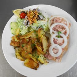 Schützenhof - Hausmacher Sülze Bratkartoffeln Salatgarnitur