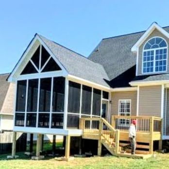 Casey Powell Enterprises - Exterior Gable screen room with PVC maintenance free exterior. With wood deck - Decks & Railing Near Me - Chattanooga, Tennessee
