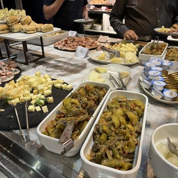 Espacio Banco Safra - Food at night - Airport Lounges Near Me - Cumbica, SP