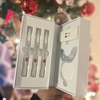Glitzy Smilez - At home Whitening kit available - Teeth Whitening Near Me Glitzy Smilez - At home Whitening kit available - Teeth Whitening Near Me