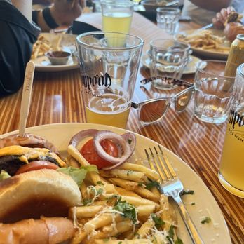 Viewpoint Brewing - Backyard burger - Breweries Near Me - Del Mar, California