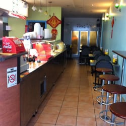 YoYo Noodle Sushi Dumpling Bar - Interior